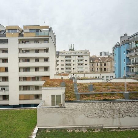 Spacious With Balcony Appartement Wenen Buitenkant foto