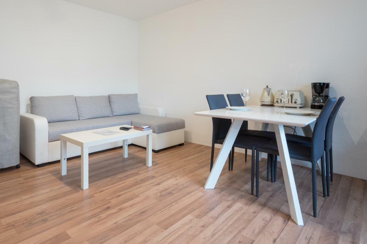 Spacious With Balcony Appartement Wenen Buitenkant foto