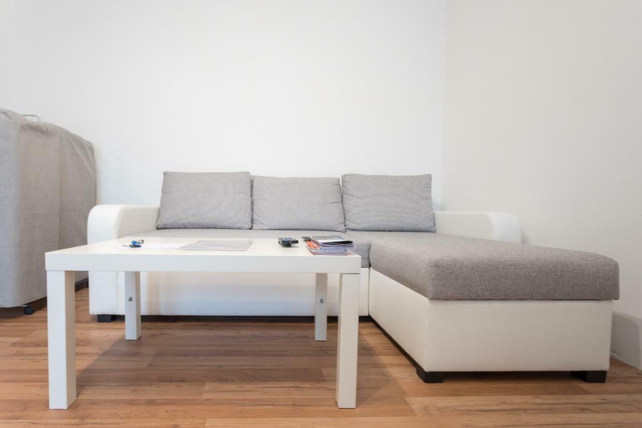 Spacious With Balcony Appartement Wenen Buitenkant foto
