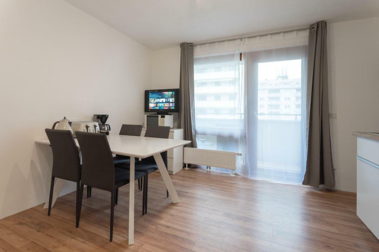 Spacious With Balcony Appartement Wenen Buitenkant foto