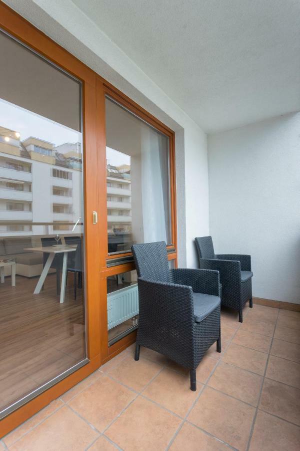 Spacious With Balcony Appartement Wenen Buitenkant foto