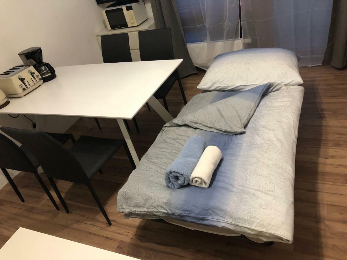 Spacious With Balcony Appartement Wenen Buitenkant foto