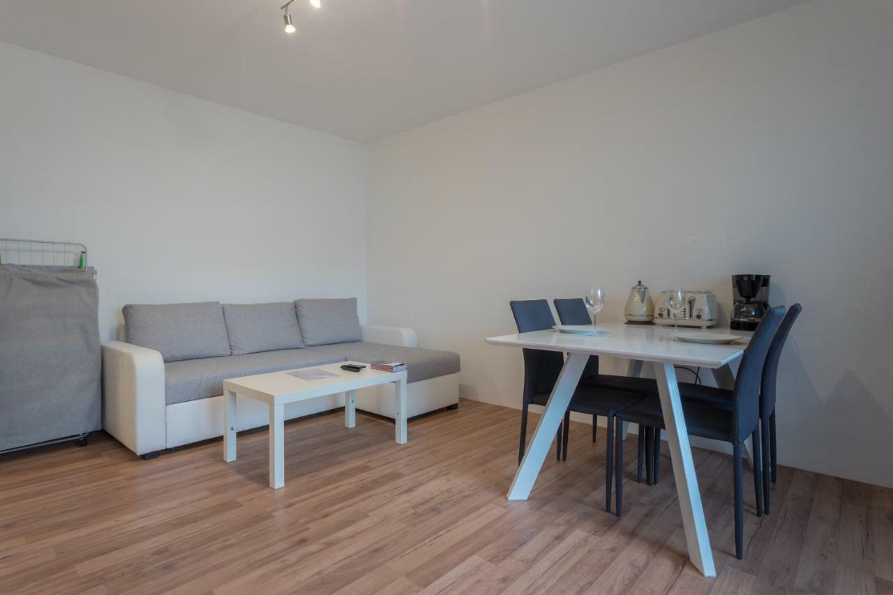 Spacious With Balcony Appartement Wenen Buitenkant foto