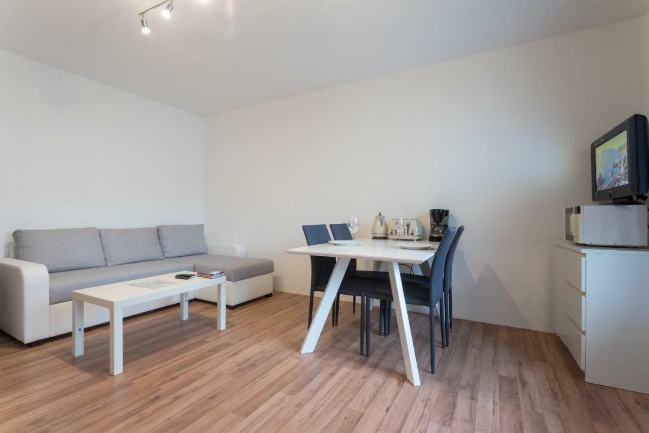 Spacious With Balcony Appartement Wenen Buitenkant foto