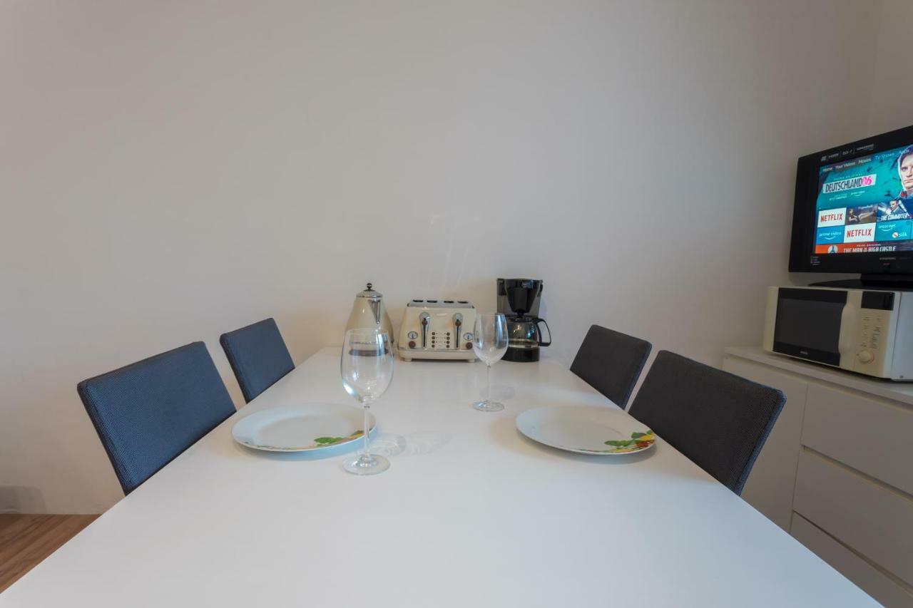 Spacious With Balcony Appartement Wenen Buitenkant foto